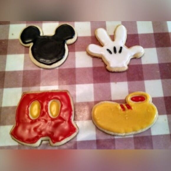 Mickey Cookie Cutters - Picture 2 of 2